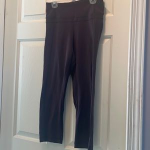 Lululemon cropped leggings. Great condition.